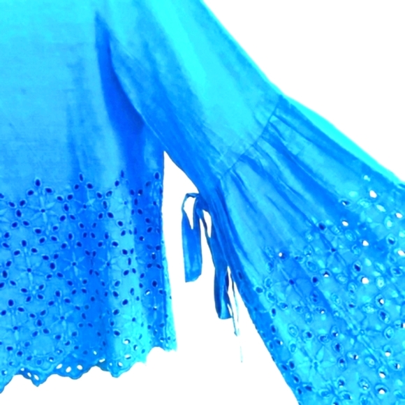 Style Envy Eyelet Embroidered Bell Sleeve Blouse SizeMedium Denim Blue Awesome💙 - Picture 8 of 11